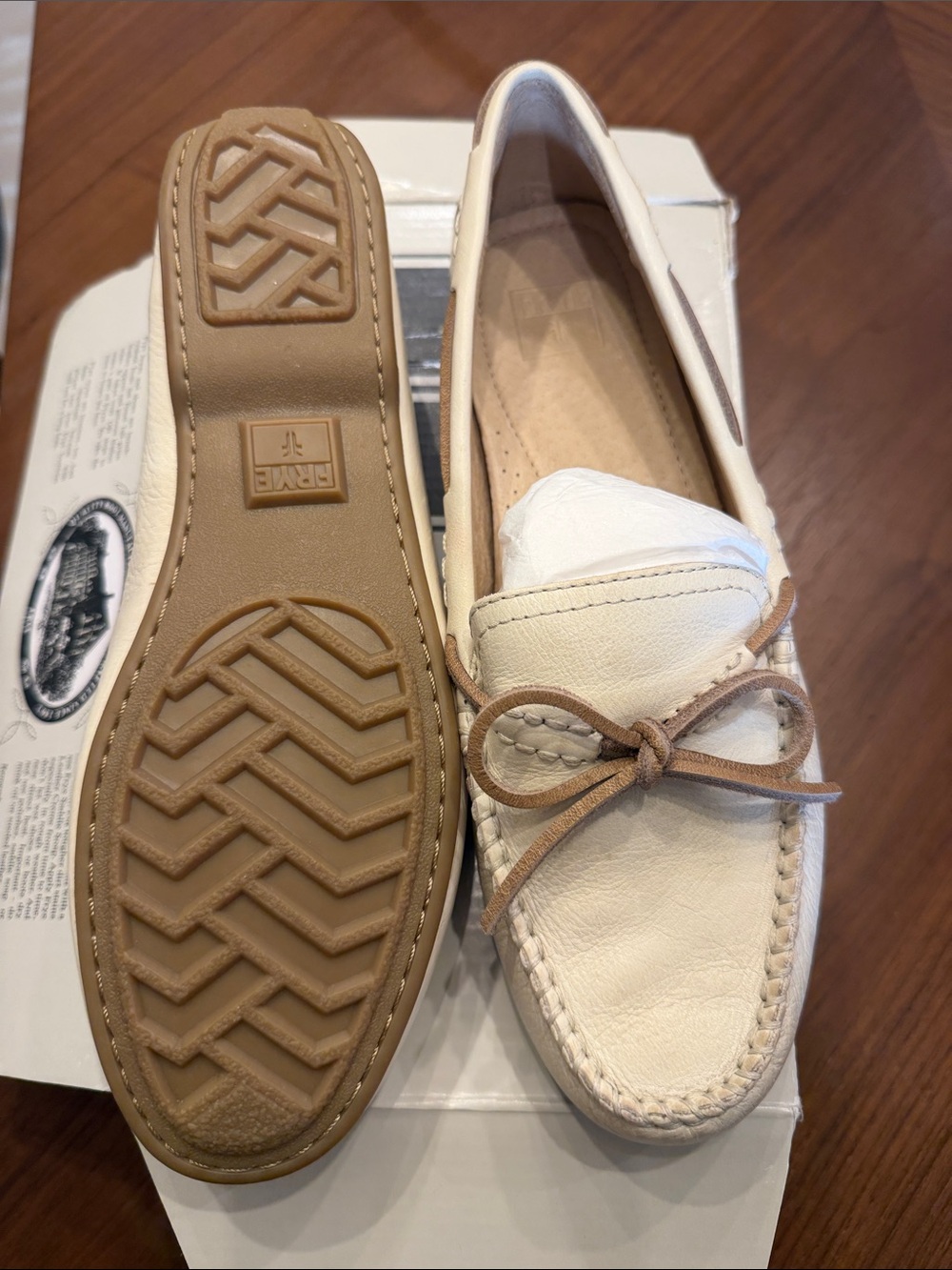 Frye Cream Leather Women’s Driving Moccasins with Tan Bow